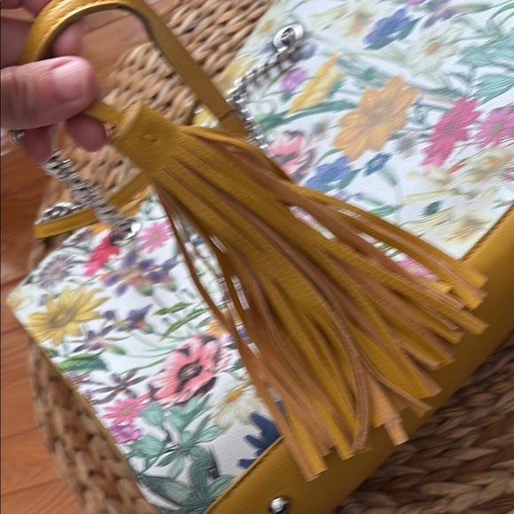 Carlos by Carlos Santana Vibrant Yellow and Pink shoulder bag with chain handle - Picture 4 of 10